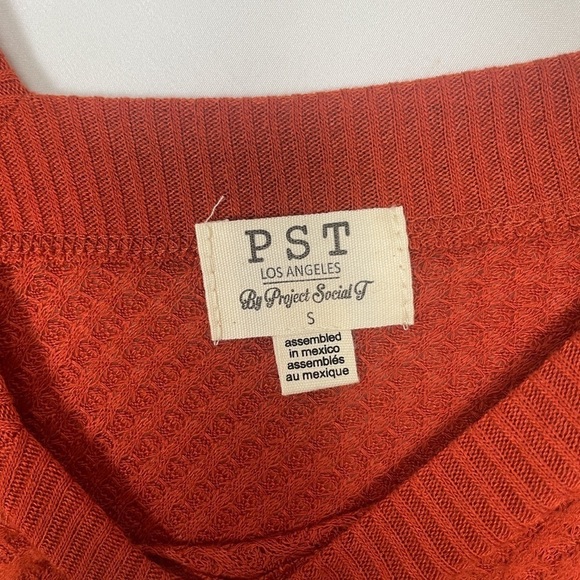 Project Social T Cozy Soft oversized red orange waffle knit long sleeve sweater - Picture 6 of 9